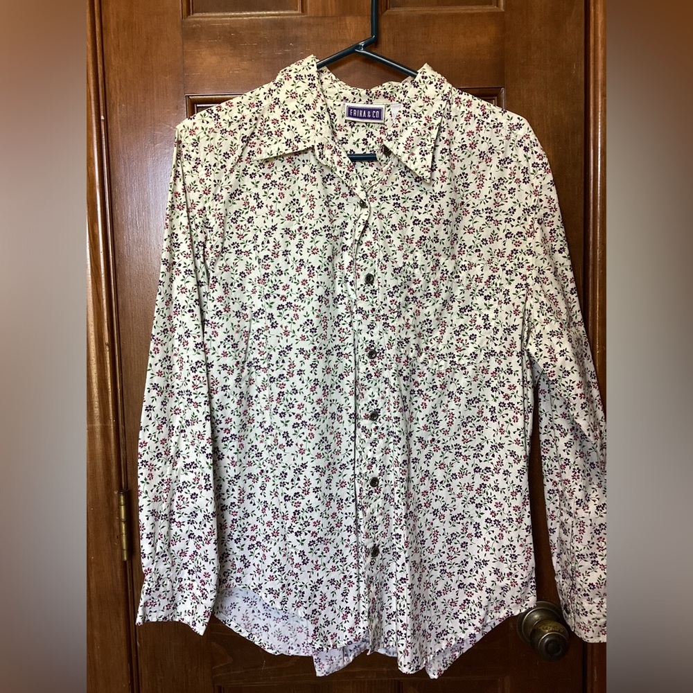 Erika & Co size L very nice button down shirt floral print breast pocket
